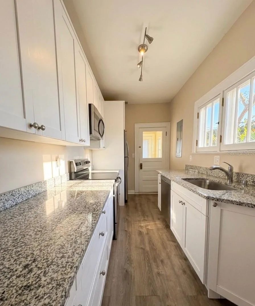 1010 14TH AVENUE NW Largo, FL 33770
