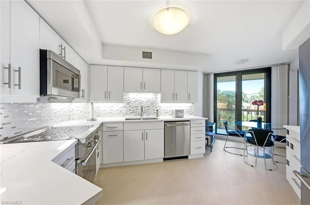 4551 Gulf Shore Boulevard #201 Naples, FL 34103
