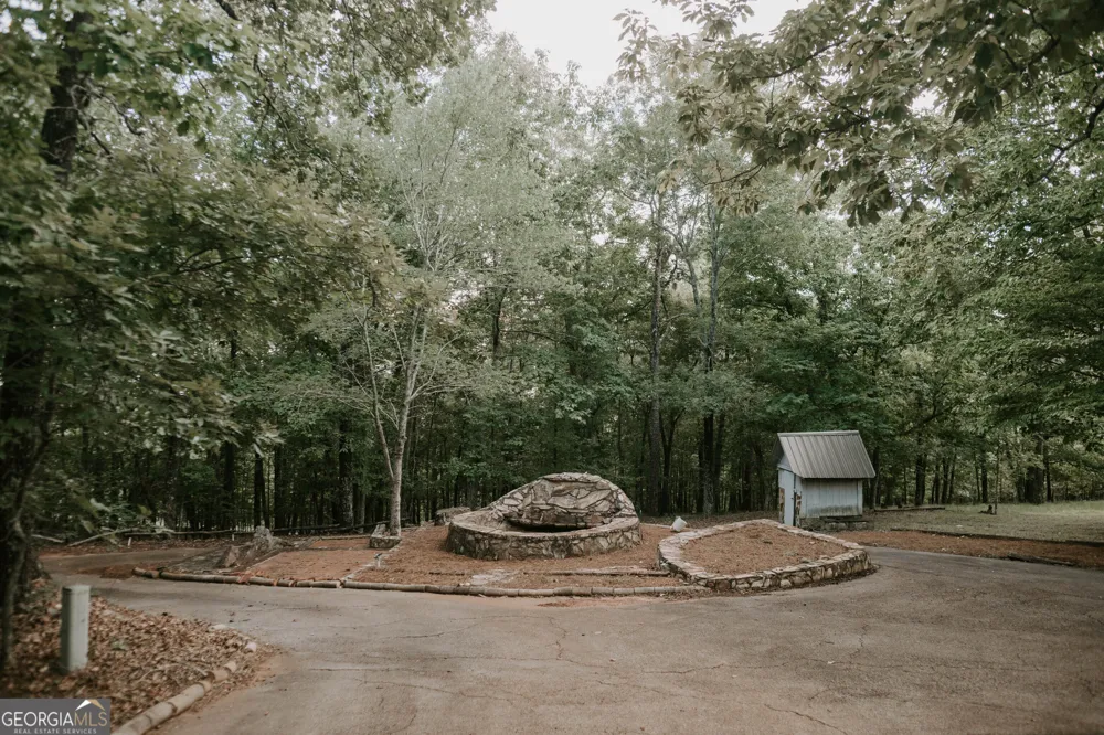 709 Day RD Meansville, GA 30256