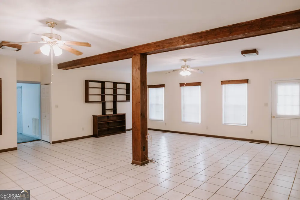 709 Day RD Meansville, GA 30256