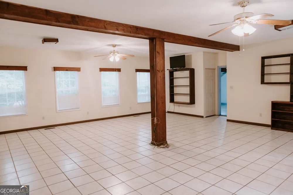 709 Day RD Meansville, GA 30256