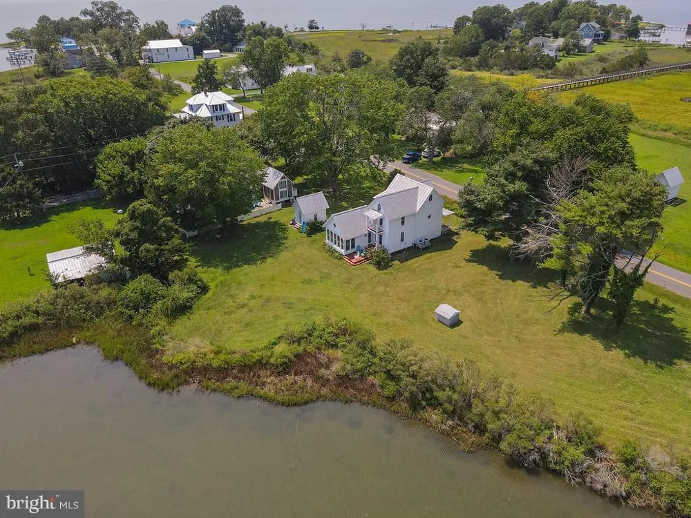 6439 MORATTICO ROAD Lancaster, VA 22503
