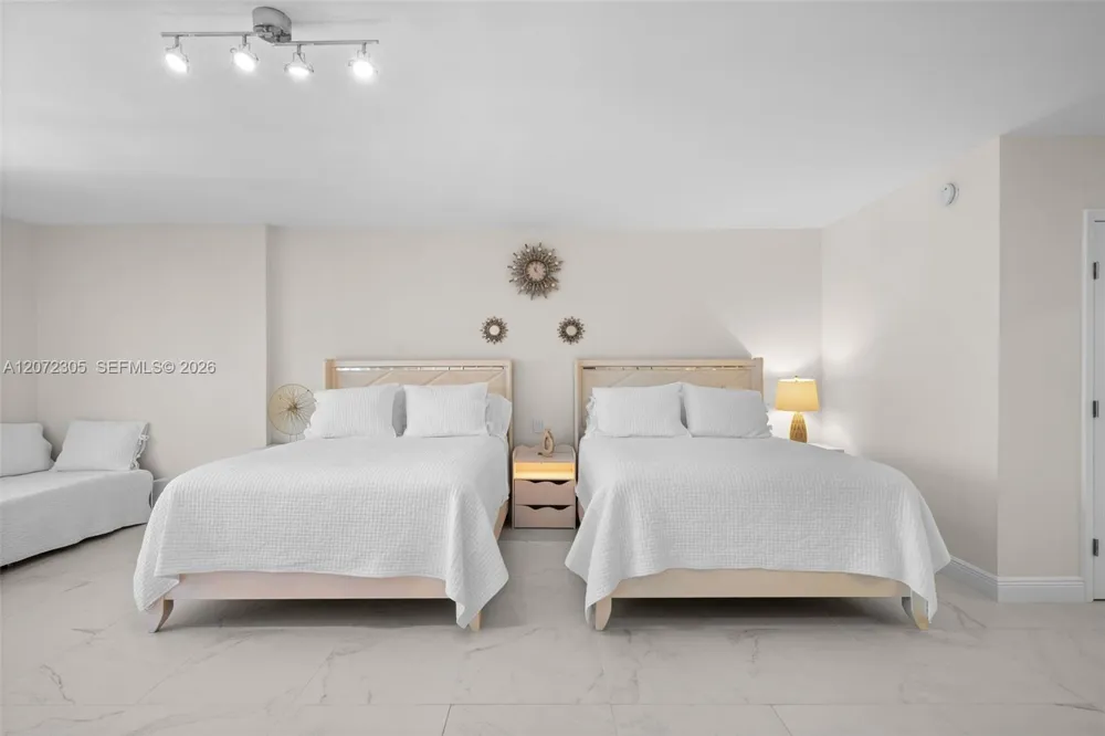 2301 Collins Ave #1014 Miami Beach, FL 33139