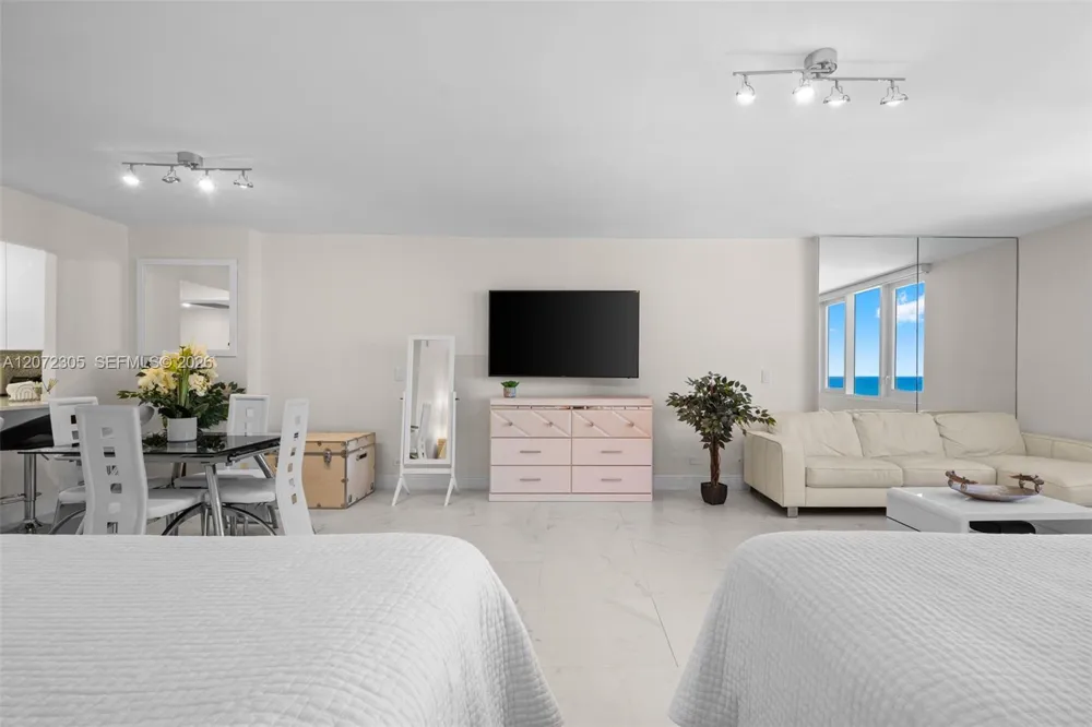 2301 Collins Ave #1014 Miami Beach, FL 33139