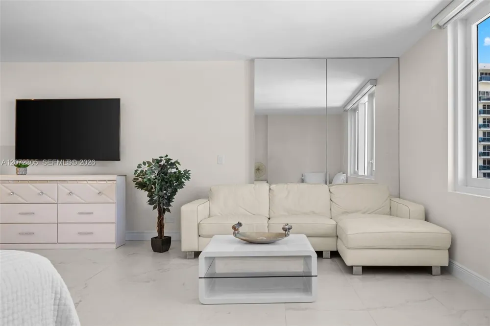 2301 Collins Ave #1014 Miami Beach, FL 33139