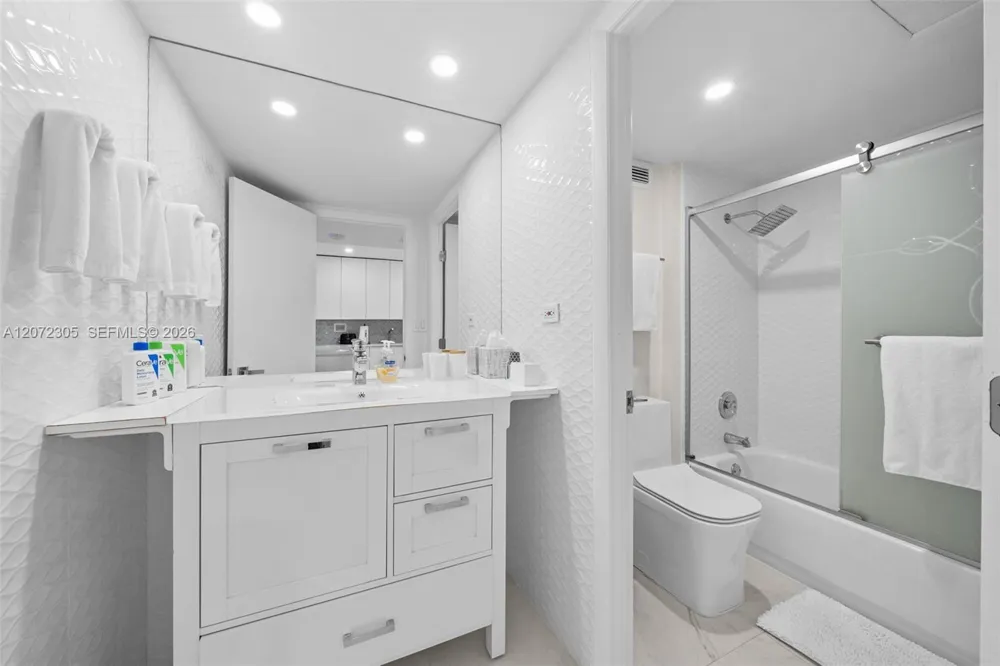 2301 Collins Ave #1014 Miami Beach, FL 33139
