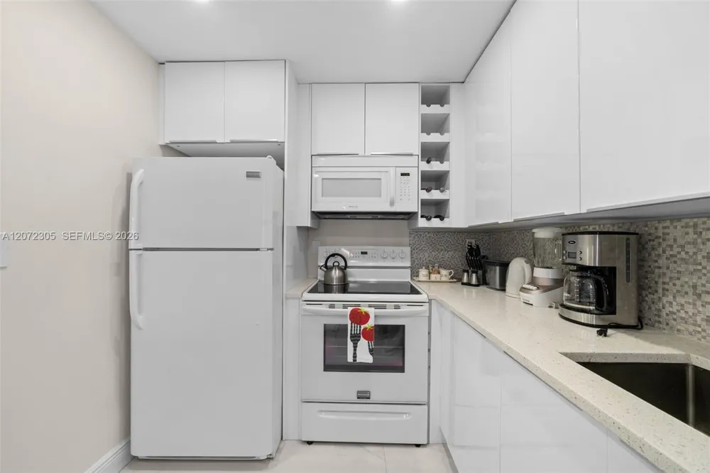 2301 Collins Ave #1014 Miami Beach, FL 33139