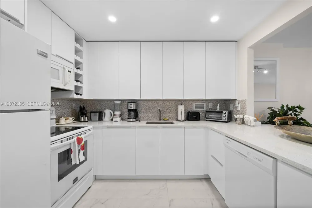 2301 Collins Ave #1014 Miami Beach, FL 33139