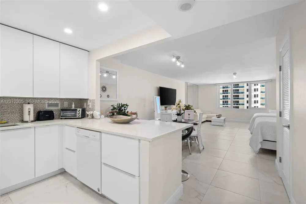 2301 Collins Ave #1014 Miami Beach, FL 33139