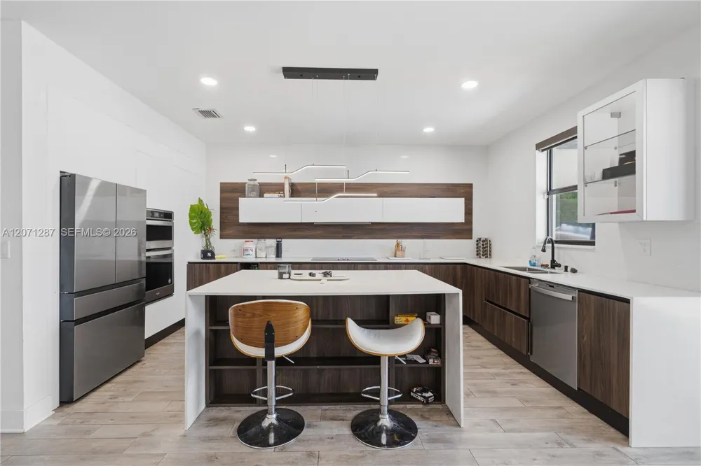 9400 W 35th Ln Hialeah, FL 33018