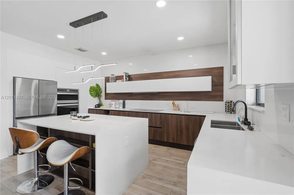 9400 W 35th Ln Hialeah, FL 33018