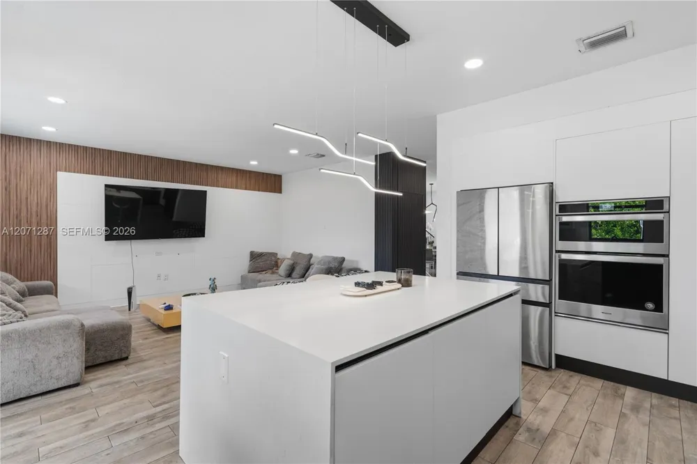 9400 W 35th Ln Hialeah, FL 33018