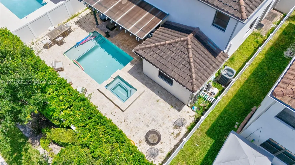 9400 W 35th Ln Hialeah, FL 33018