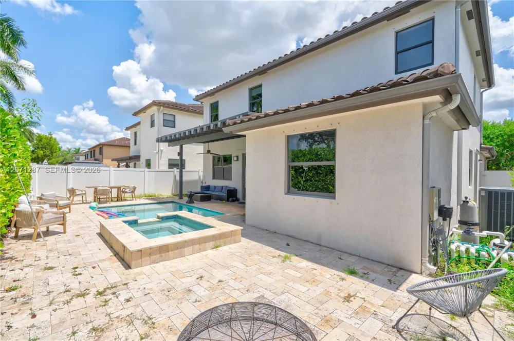 9400 W 35th Ln Hialeah, FL 33018