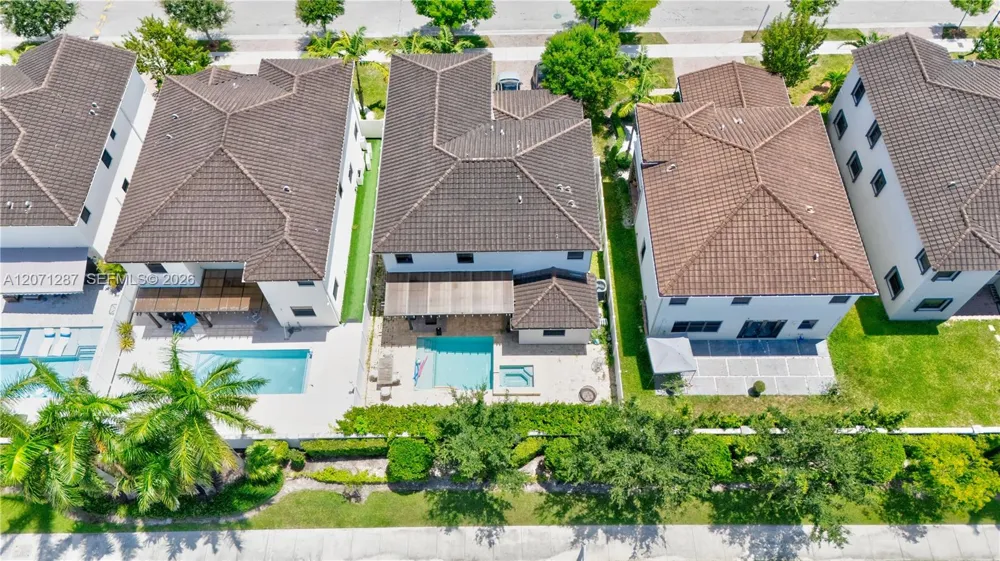 9400 W 35th Ln Hialeah, FL 33018
