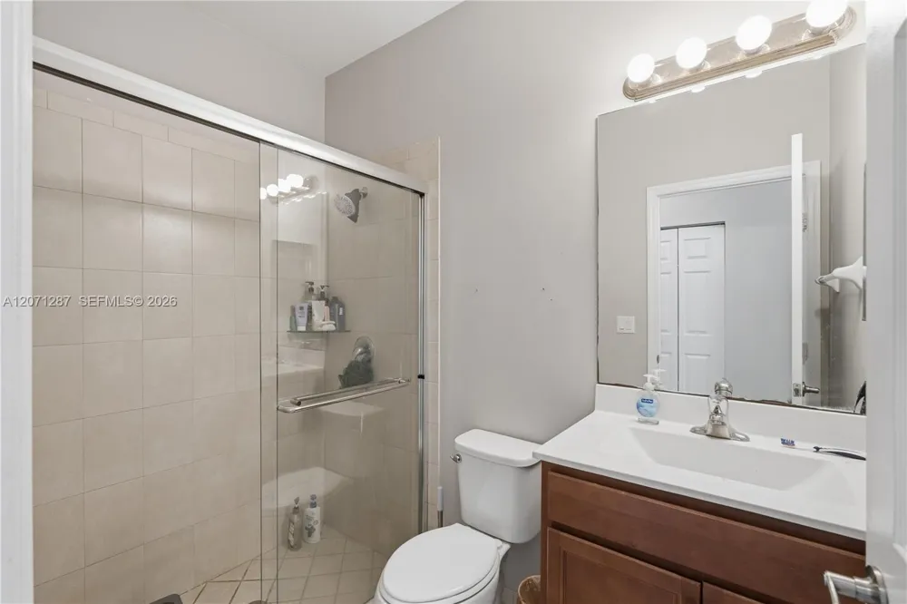 9400 W 35th Ln Hialeah, FL 33018