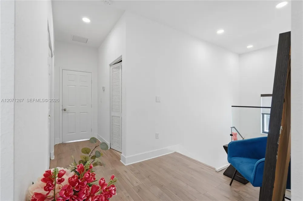 9400 W 35th Ln Hialeah, FL 33018