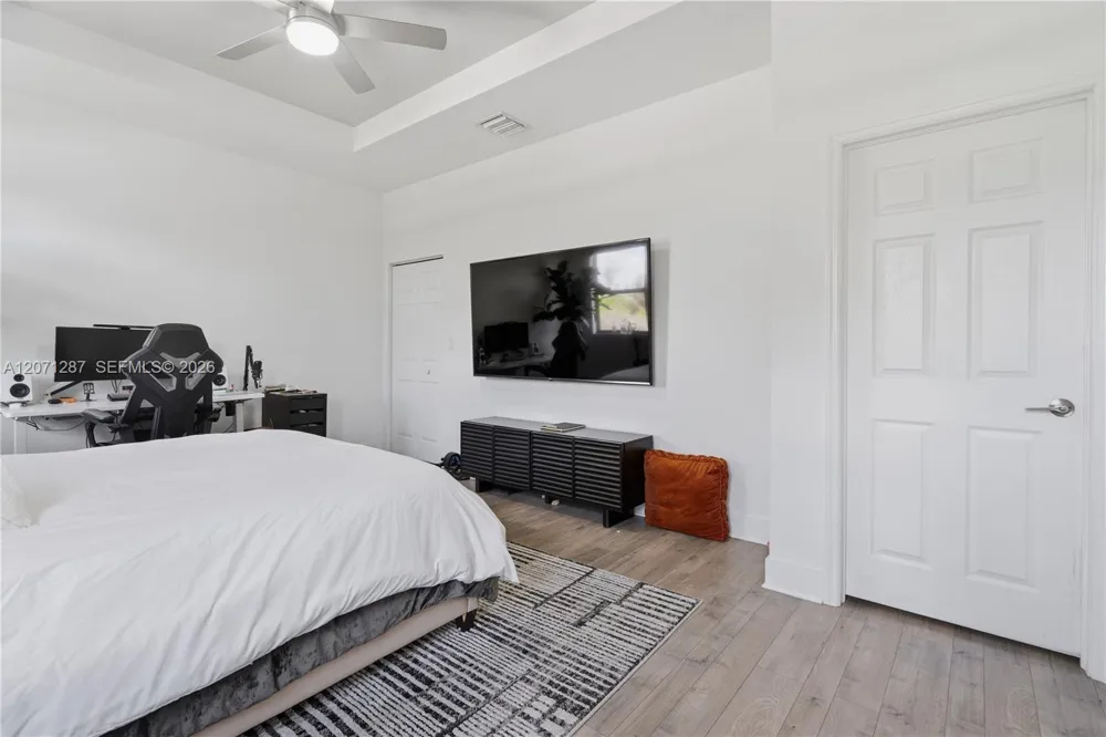 9400 W 35th Ln Hialeah, FL 33018