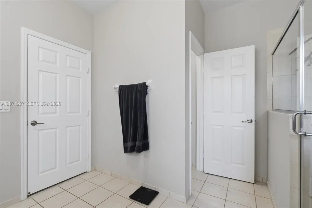 9400 W 35th Ln Hialeah, FL 33018