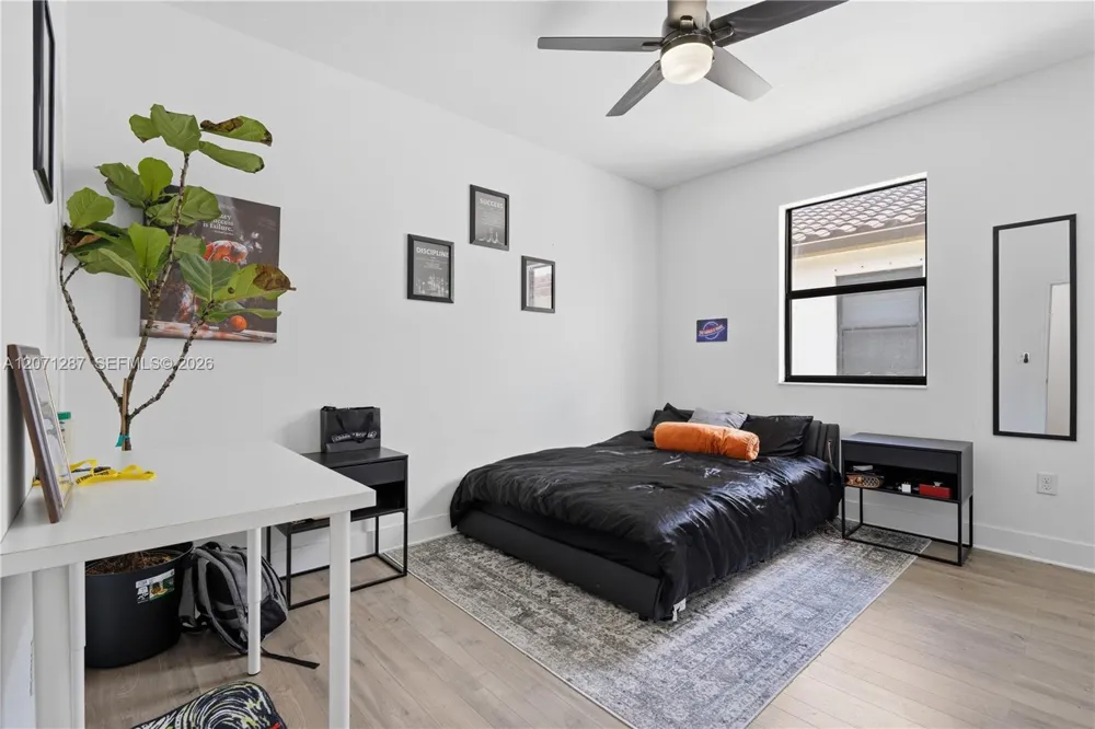 9400 W 35th Ln Hialeah, FL 33018