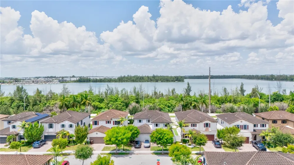9400 W 35th Ln Hialeah, FL 33018