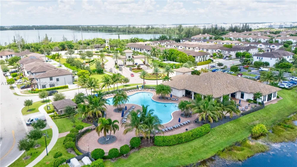 9400 W 35th Ln Hialeah, FL 33018