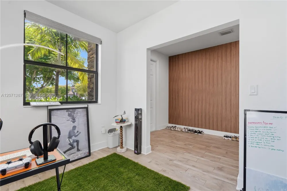 9400 W 35th Ln Hialeah, FL 33018