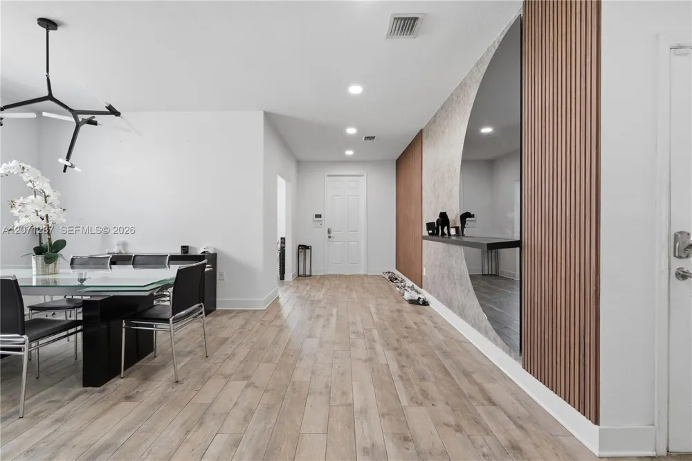 9400 W 35th Ln Hialeah, FL 33018