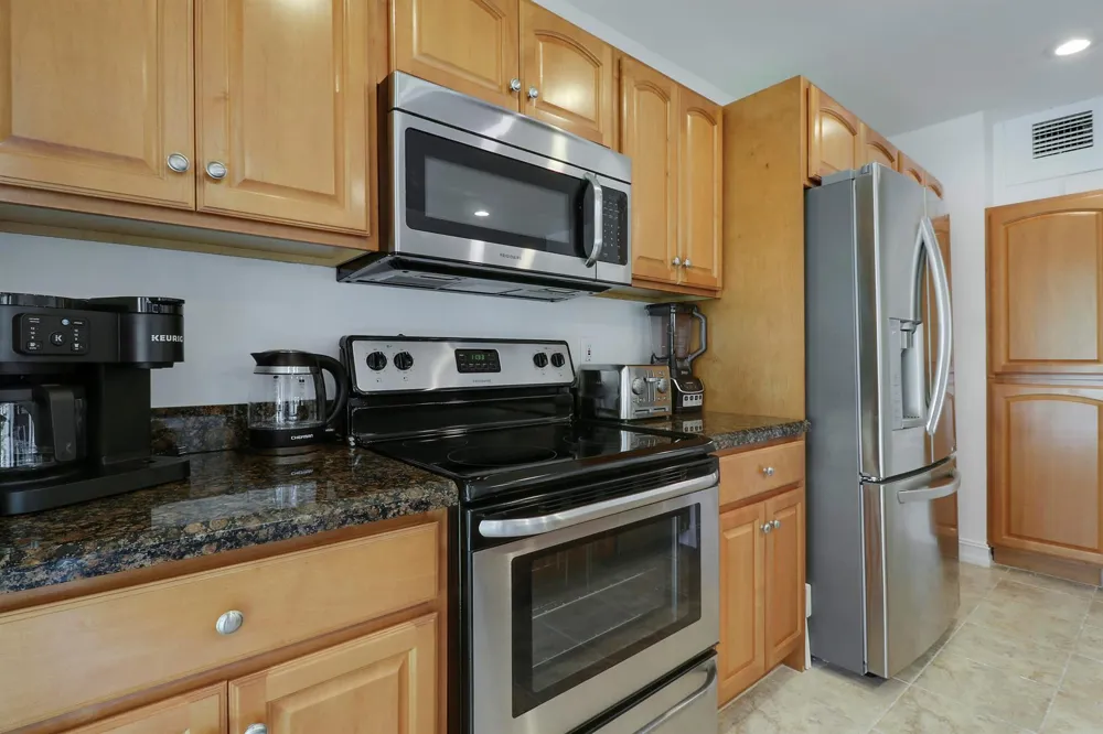 606 BRACKENWOOD Cove Palm Beach Gardens, FL 33418