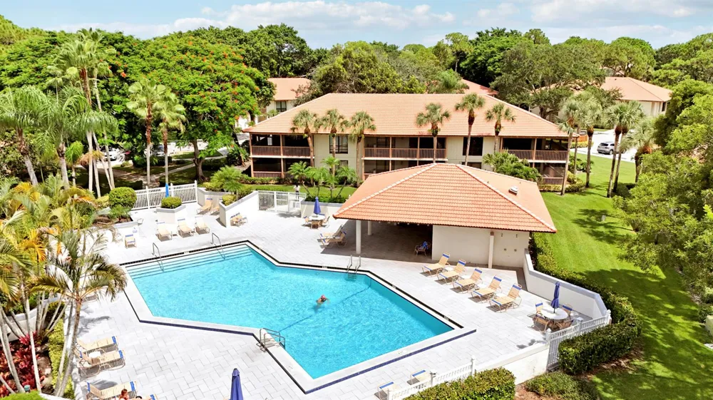 606 BRACKENWOOD Cove Palm Beach Gardens, FL 33418