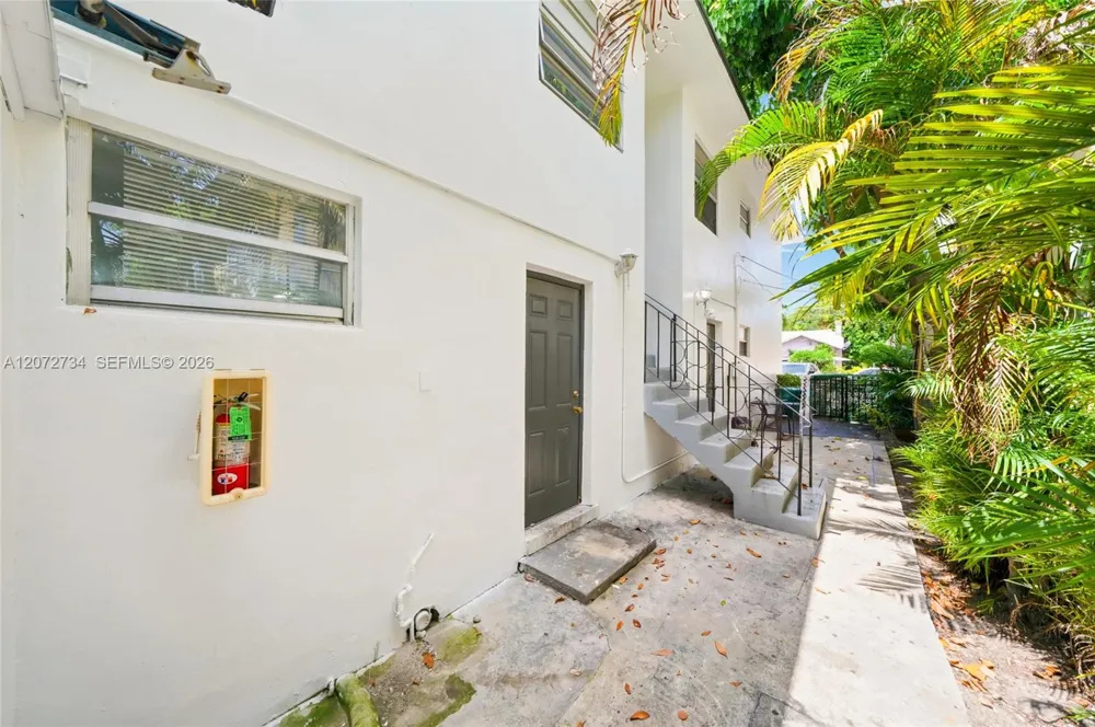 219 NW 10th Ave #APT #2 Miami, FL 33128