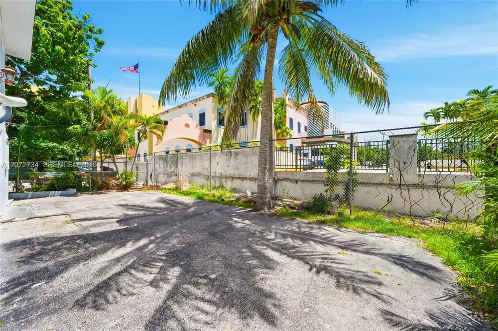 219 NW 10th Ave #APT #2 Miami, FL 33128