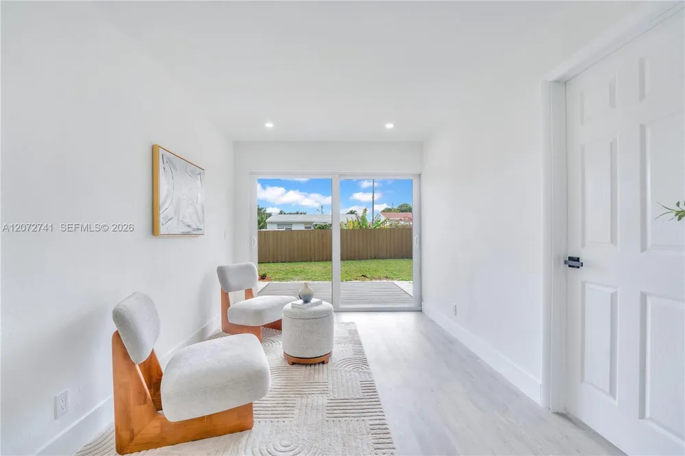 40 SE 3RD TERR Dania Beach, FL 33004