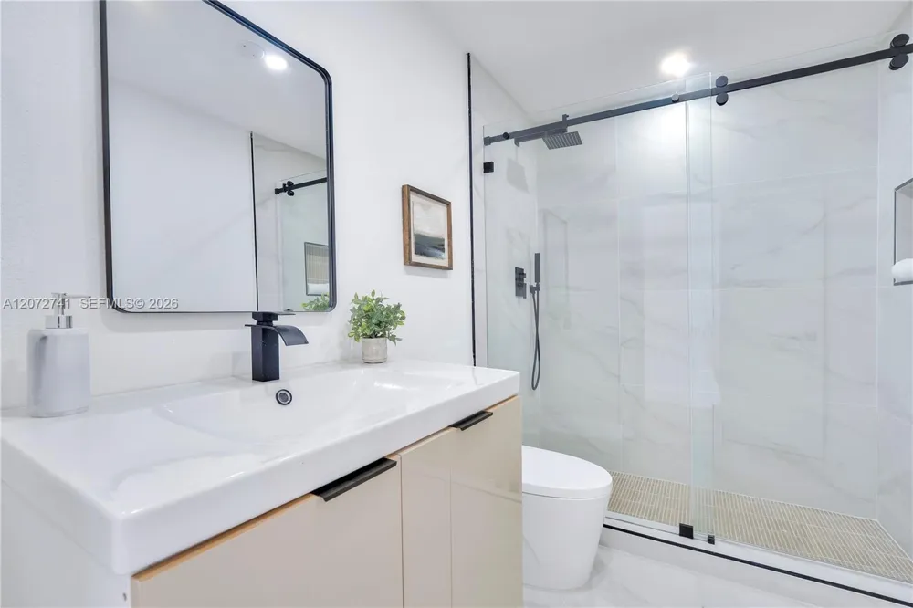 40 SE 3RD TERR Dania Beach, FL 33004