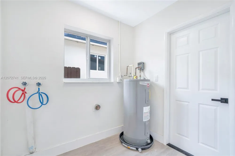 40 SE 3RD TERR Dania Beach, FL 33004