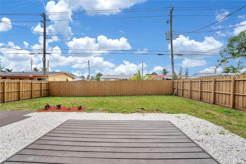 40 SE 3RD TERR Dania Beach, FL 33004
