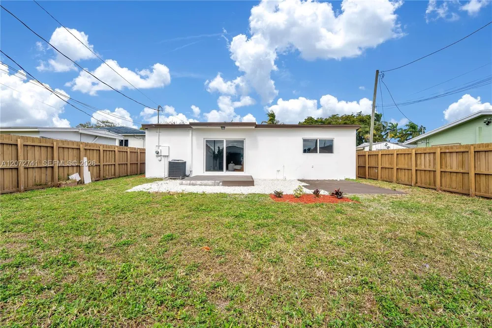40 SE 3RD TERR Dania Beach, FL 33004