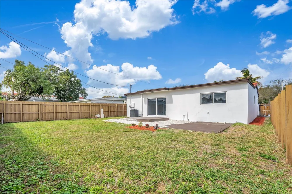 40 SE 3RD TERR Dania Beach, FL 33004
