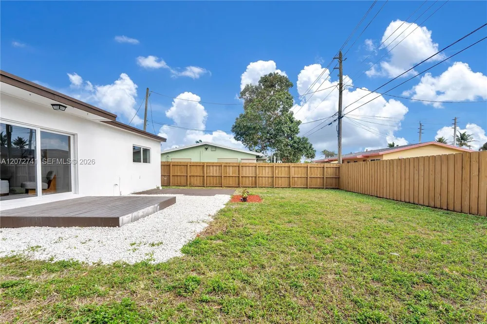40 SE 3RD TERR Dania Beach, FL 33004