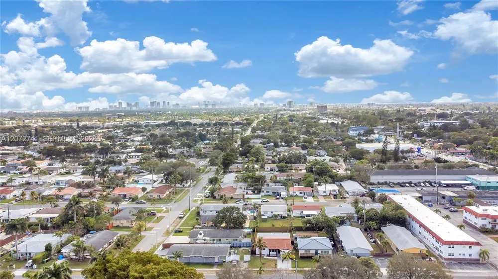 40 SE 3RD TERR Dania Beach, FL 33004