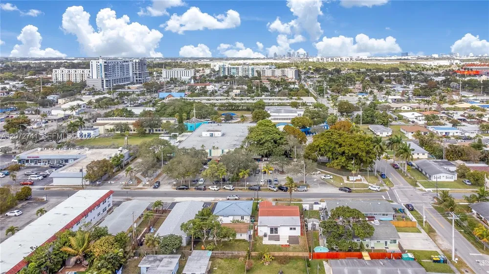 40 SE 3RD TERR Dania Beach, FL 33004