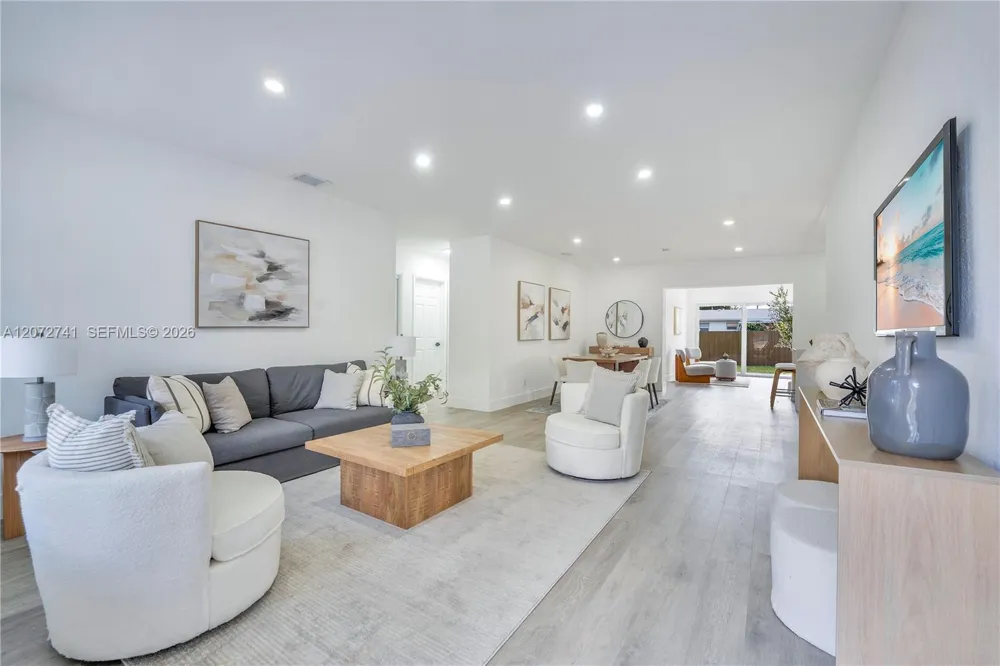 40 SE 3RD TERR Dania Beach, FL 33004