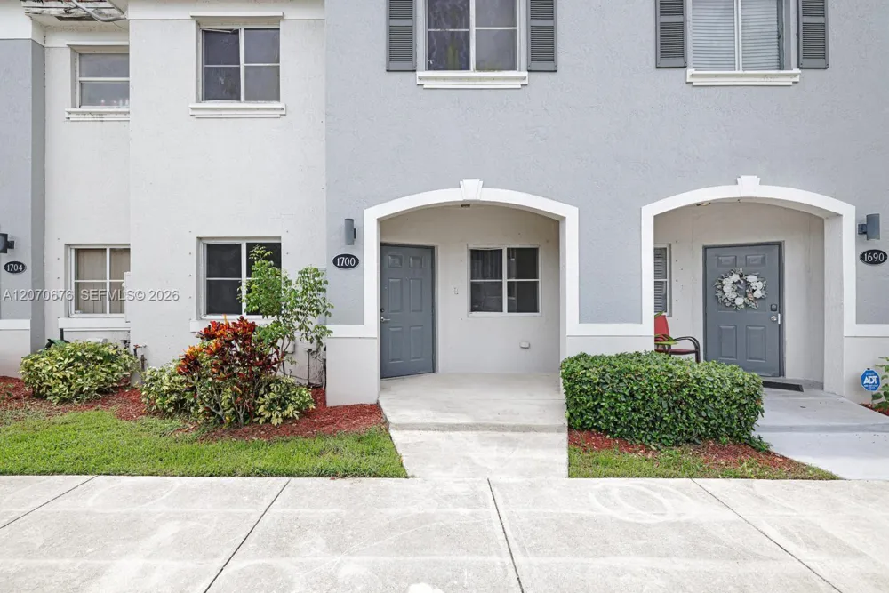 1700 SE 31st Ct Homestead, FL 33035