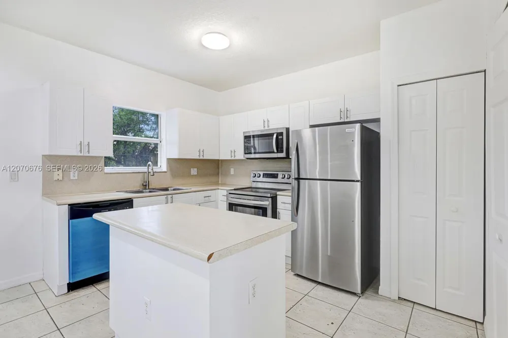 1700 SE 31st Ct Homestead, FL 33035