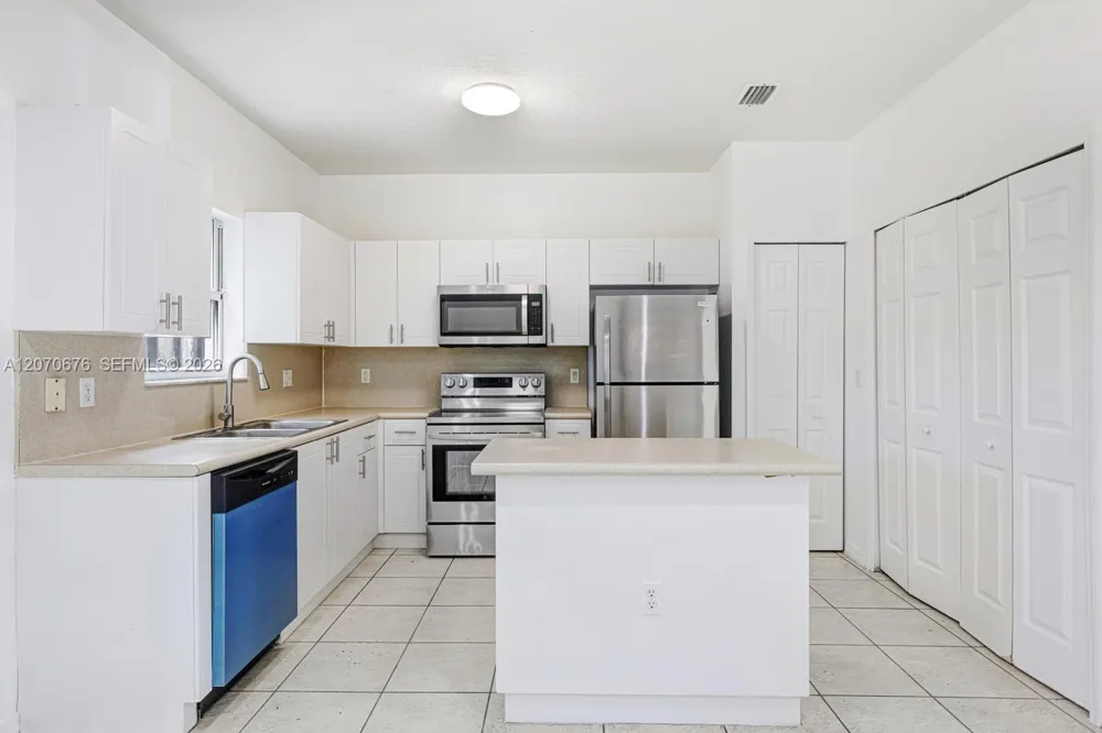 1700 SE 31st Ct Homestead, FL 33035