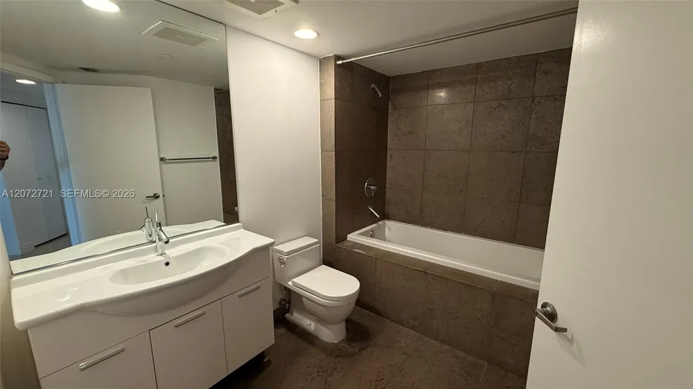 475 Brickell Ave #4408 Miami, FL 33131