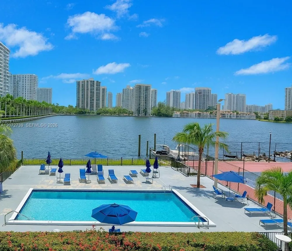 2780 NE 183rd St #717 Aventura, FL 33160