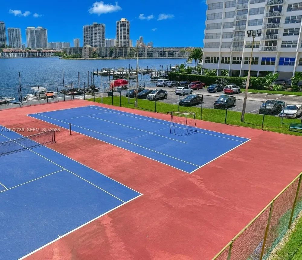 2780 NE 183rd St #717 Aventura, FL 33160