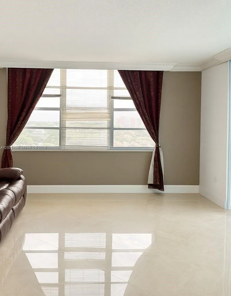 2780 NE 183rd St #717 Aventura, FL 33160