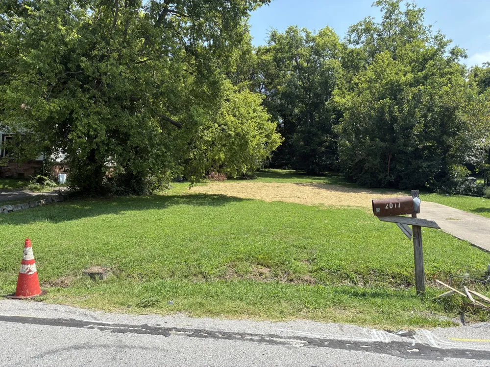 2017 Oakwood Ave Nashville, TN 37207